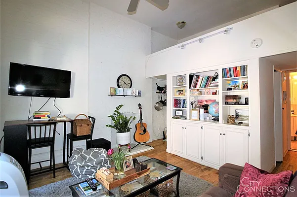 Rented by City Connections Realty | media 14