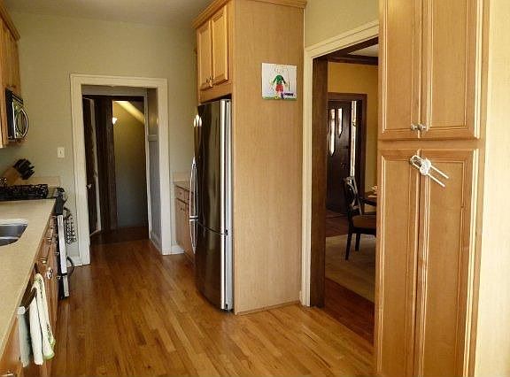 3rd image of 437 Greenfield St