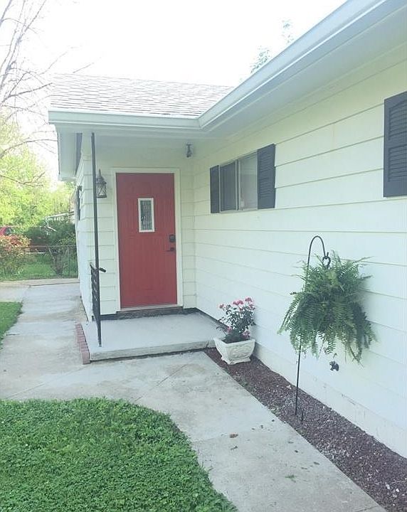 1st image of 3042 Villa Ave