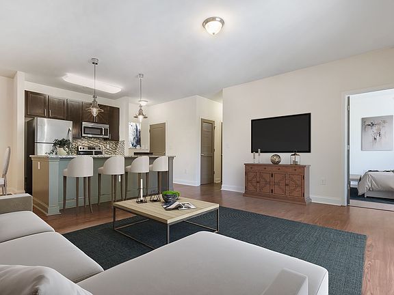 3rd image of 1015 W 6th St #1015-202