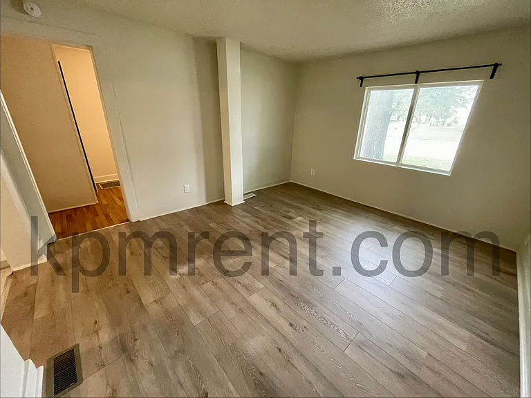 303 Chestnut St — Photo 13
