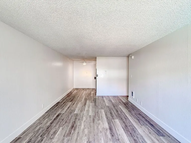 424 Callan Ave — Photo 5