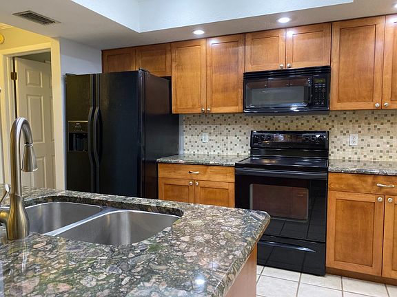 5th image of 2260 Groveland Dr
