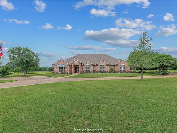 2nd image of 4104 Picadilly Cir