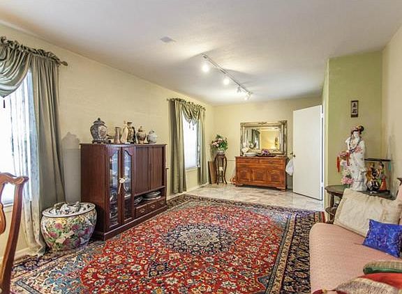 3rd image of 3817 Glenmont Dr