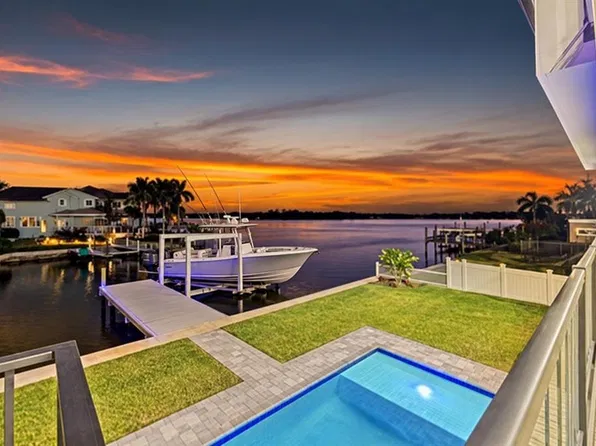 2121 BAYOU GRANDE BOULEVARD NE, ST PETERSBURG, FL 33703