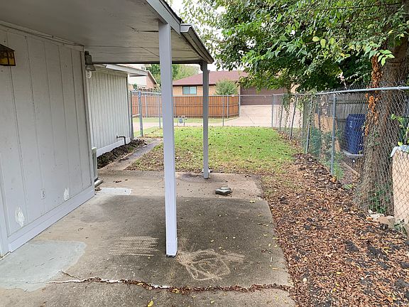 3rd image of 2110 Sam Houston Dr