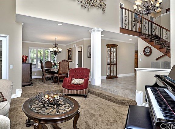 Lush carpeting, wood-grain tile & porcelain flooring!