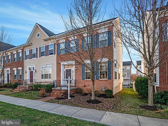3rd image of 23131 Yellowwood Dr