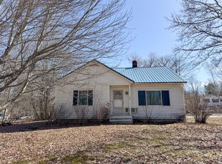 108 Enfield Rd, Lincoln, ME 04457
