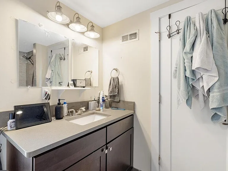 1718 N Gratz St — Photo 22