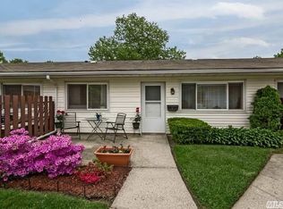 5 Storm Dr, Holtsville, NY 11742
