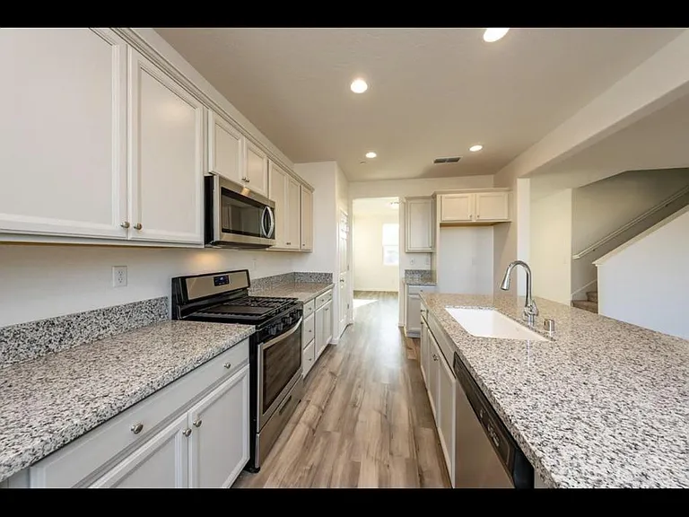 6698 E Adena Ave — Photo 33