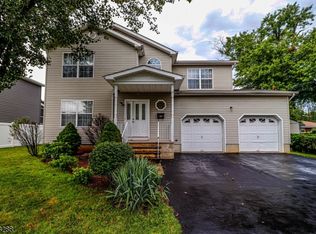 15 E Pleasant Ave, Sewaren, NJ 07077