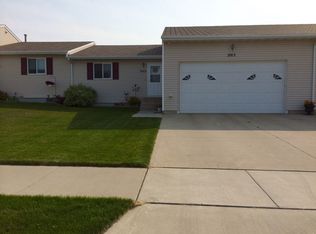 2012 Lakeside St, Minot, ND 58703