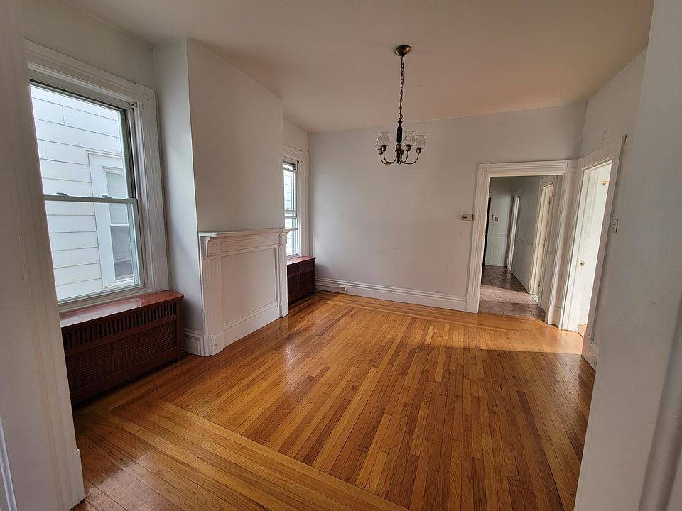1st image of 11 Bleeker Ave #2
