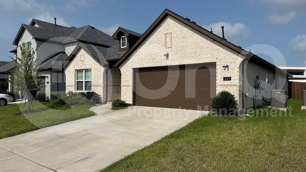 3 bed, 2.0 bath, 1799 sqft, $1,799 — Photo 3