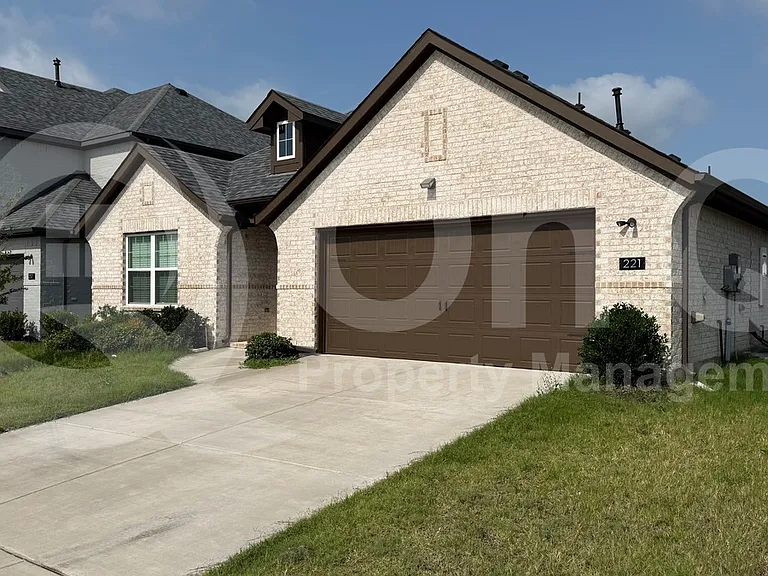 221 Santa Lucia Dr — Photo 3