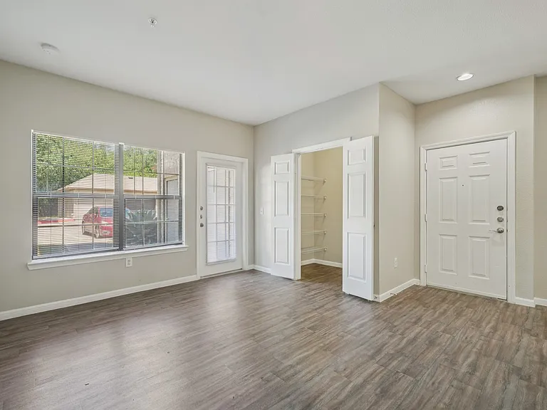 Vistas of Vance Jackson Apartments — Photo 9