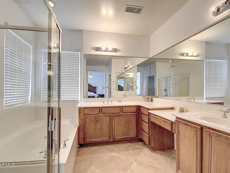 1120 N Crosscreek Dr — Photo 22