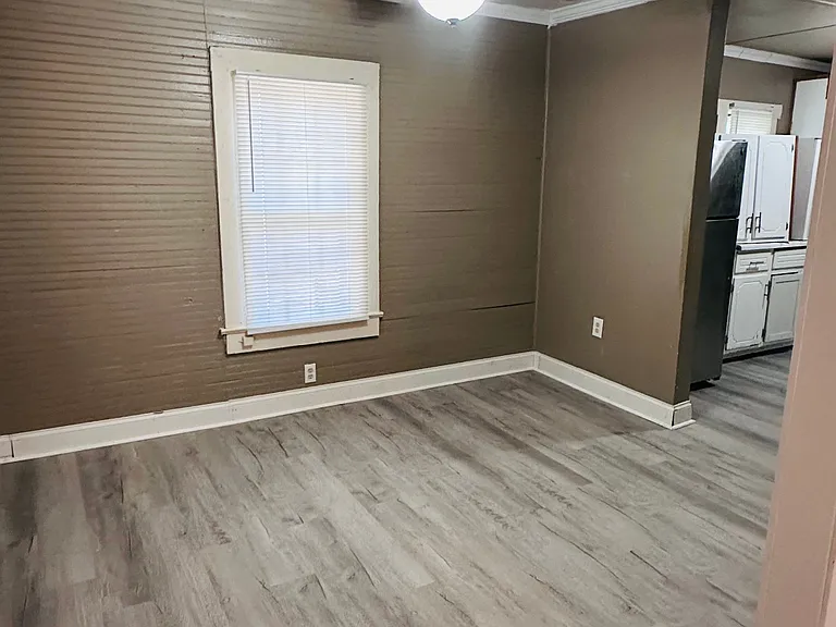 113 Railroad Ave — Photo 4