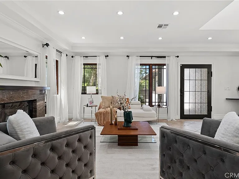 15014 Valleyheart Dr — Photo 4