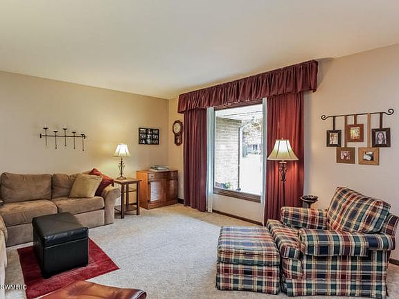 3rd image of 4813 Grenadier Dr SW