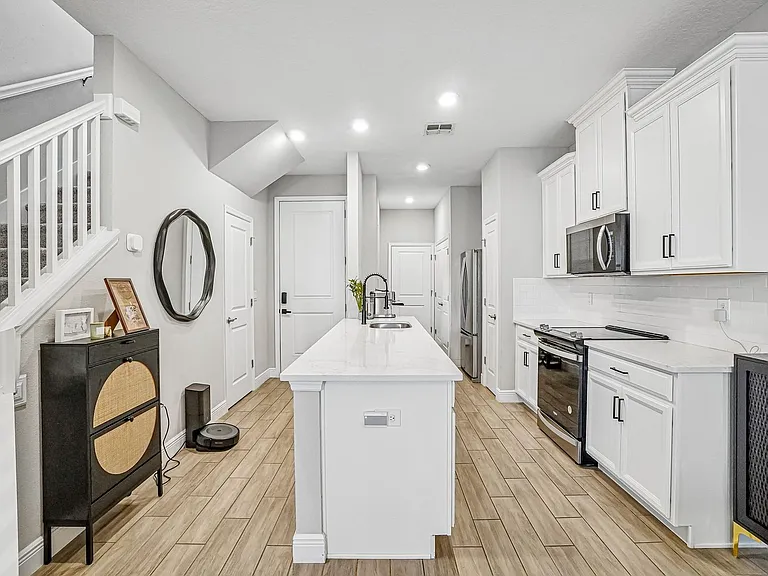 5282 Neil Dr — Photo 6