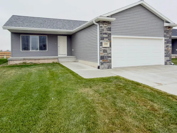 2208 E 41st St, Kearney, NE 68847