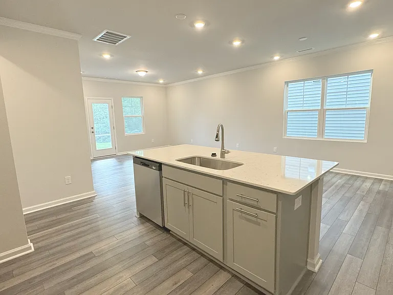125 Red Robin Rd — Photo 9