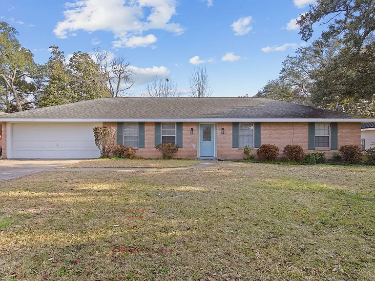 421 Kim Dr — Photo 1