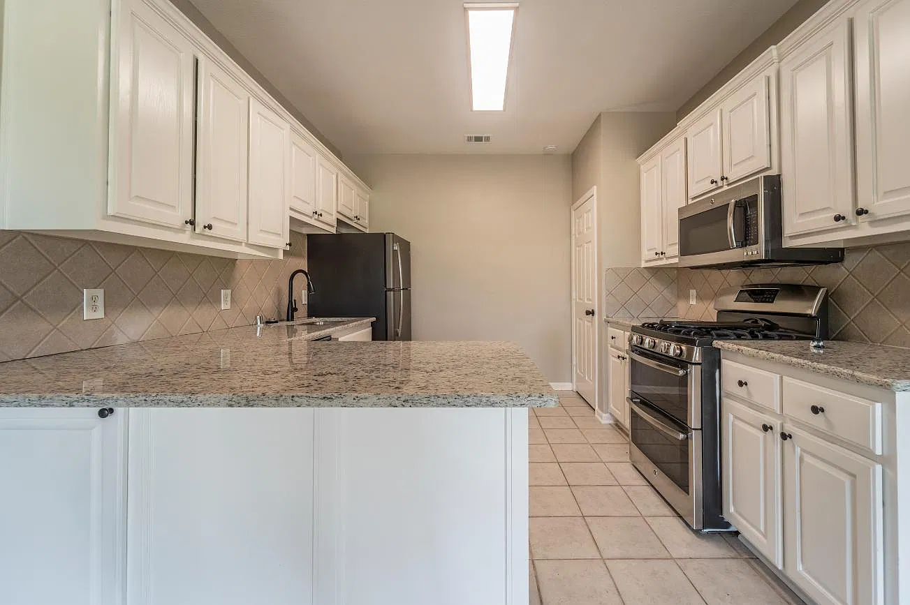 4 bed, 2497 sqft, $2,800 — Photo 2