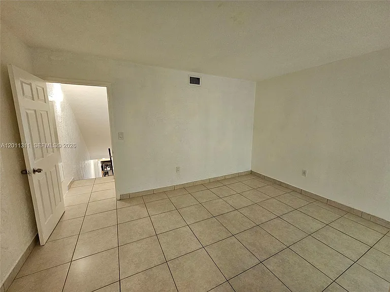 1912 SW 17th Ave #11 — Photo 24