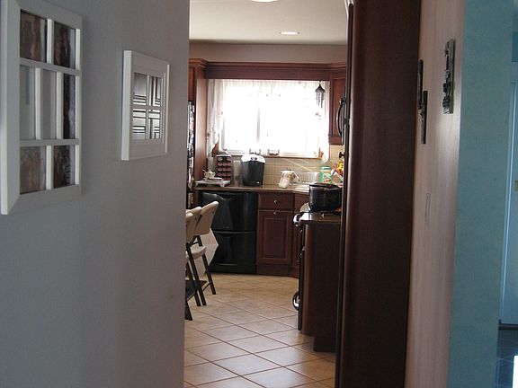 foyer to kitchen