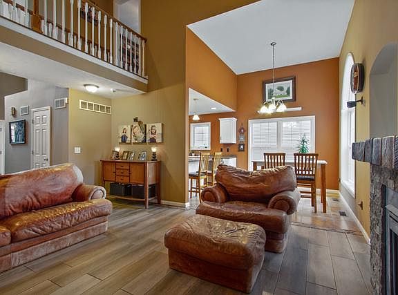 3rd image of 3615 Pamela Dr