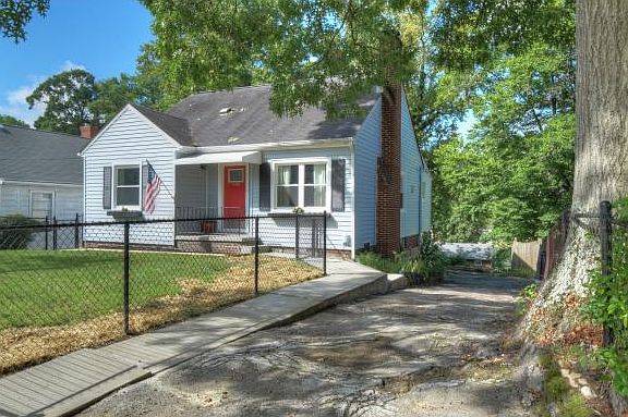 2nd image of 2212 Cypress St