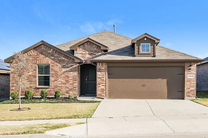 4 bed, 2.0 bath, 1838 sqft, $2,495 — Photo 1