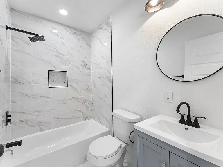 2730 Gladstone Dr — Photo 5