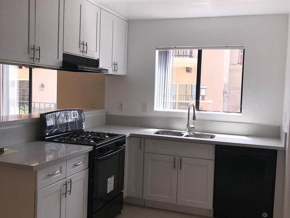 1st image of 704 E Garfield Ave APT 11