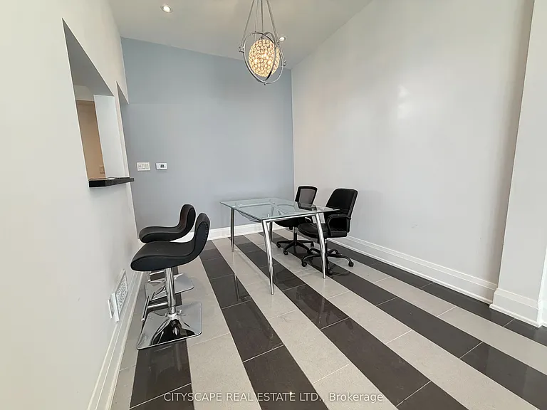 135 Bonham Blvd #UPPER — Photo 9