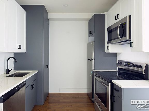 4th image of 315 Cornelia St #3R