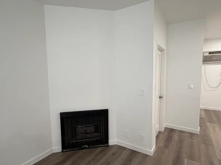 10932 Bloomfield St — Photo 6