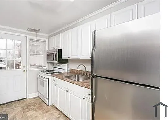 7457 Lawrence Rd — Photo 8