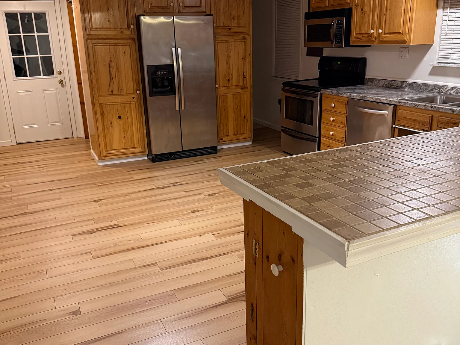 3 bed, 816 sqft, $850 — Photo 1