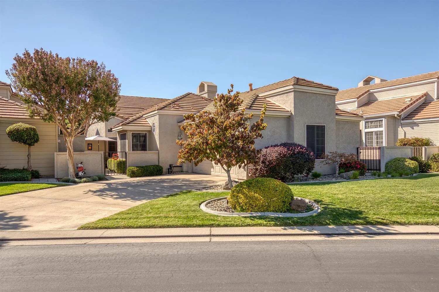 1109 Copper Cottage Ln photo 1