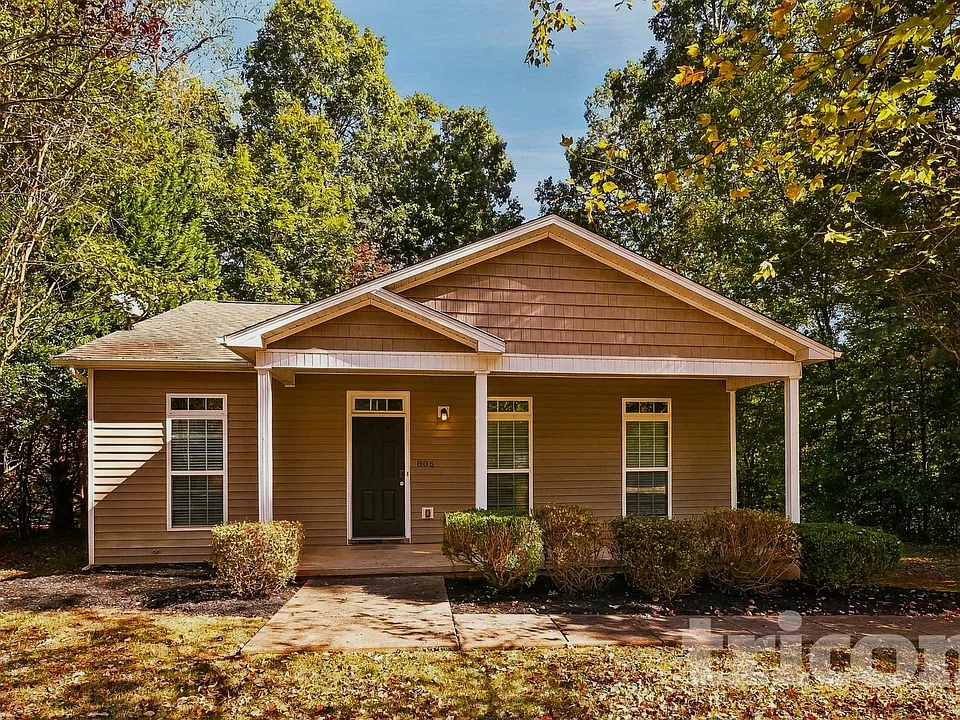 805 Stratford Rd