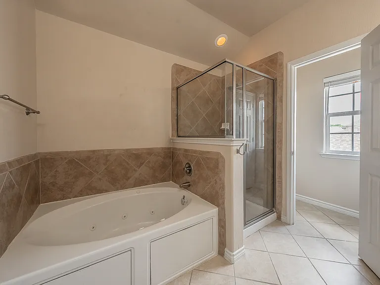 6524 Hickory Hill Dr — Photo 25