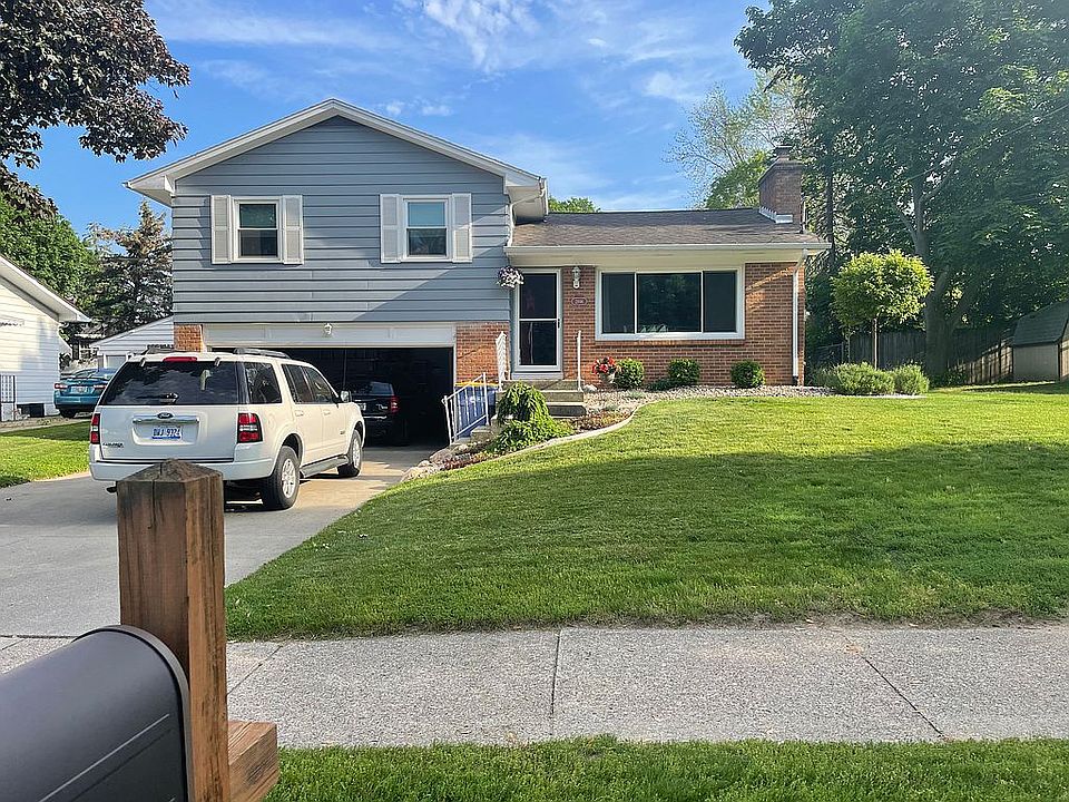 2nd image of 2846 Hollis Dr NE