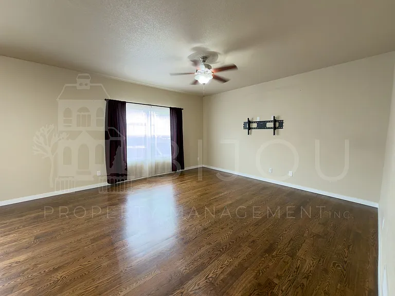 7356 Big Prairie Ct — Photo 3