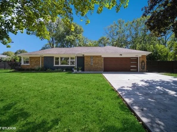 203 W Kenilworth Ave, Prospect Heights, IL 60070